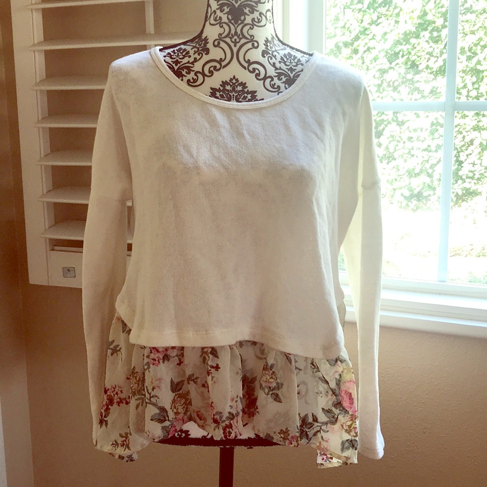Adorable hi-low top, size M, NWOT